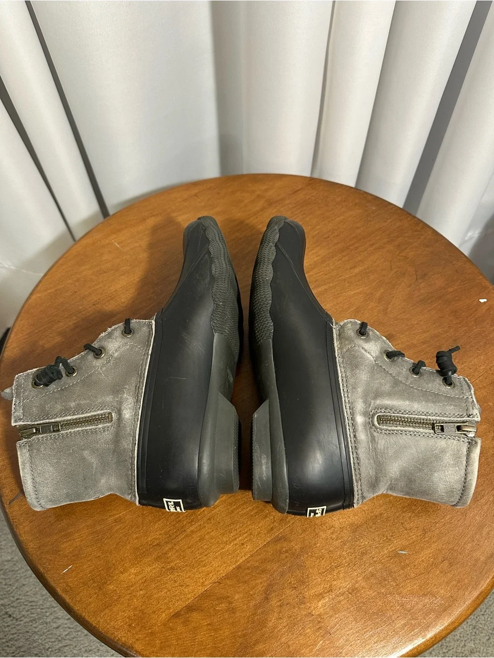 Sperry women’s size 7 saltwater Black and Gray Waterproof Duck Boots